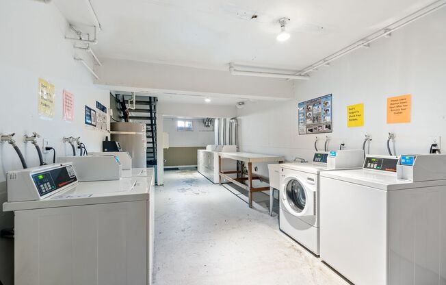 3 beds, 1 bath, 864 sqft, $1,649, Unit #37