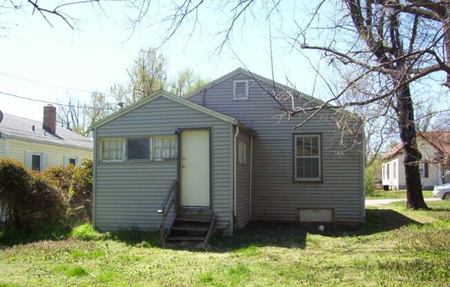 Cute 2 bedroom house in quiet neighborhood!