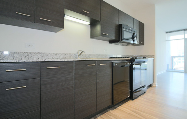 125 W CHICAGO