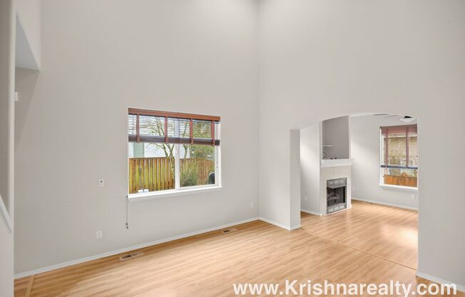 Gorgeous 3BD* 2.5BA* Located in Autumn Meadows Community *SPECTACULAR LOCATION* & *GREAT BACKYARD!*