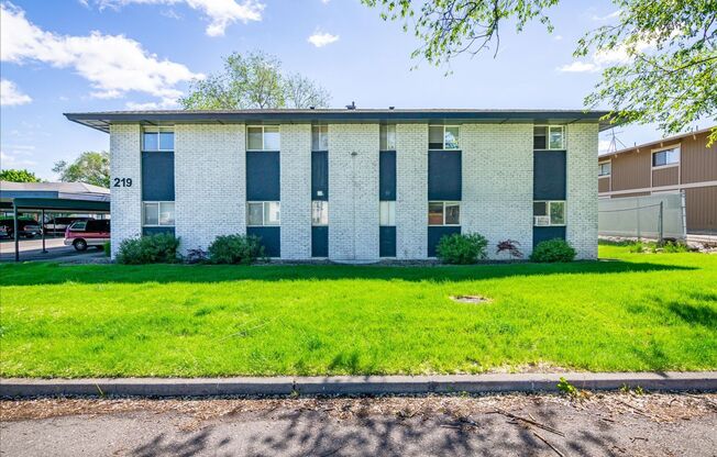 2 beds, 1 bath, 760 sqft, $1,100, Unit 22