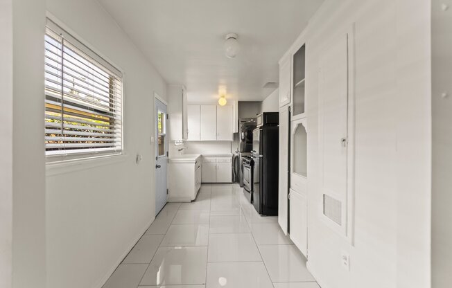 425 1/2 VENICE WAY