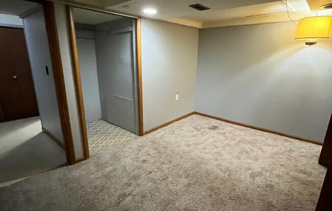 1 bed, 1 bath, 700 sqft, $800, Unit Unit 2