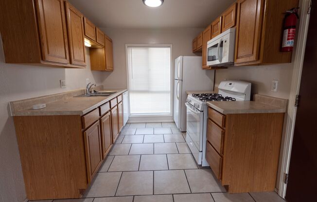 2 beds, 1 bath, 784 sqft, $1,100, Unit 1808 3E