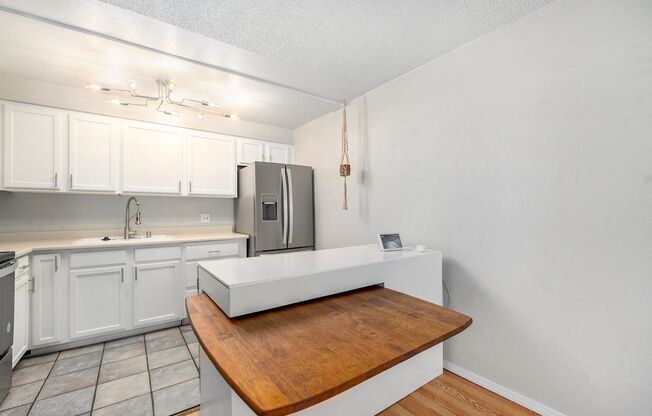 Beautifully Updated Condo In North Denver