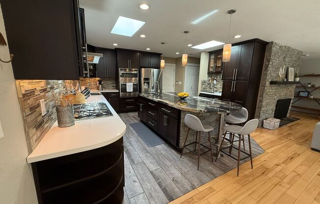 Beautiful 3 Bed 2.5 Bath Home in the Pruneyard/Dry Creek Neighborhood Available Now!