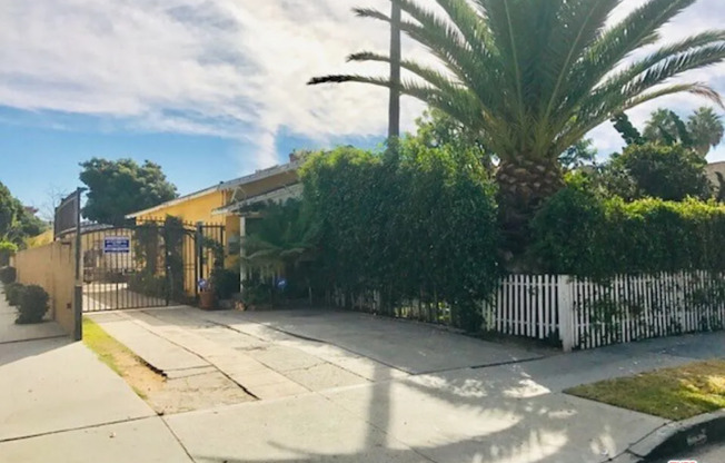 112 S EUCALYPTUS AVE