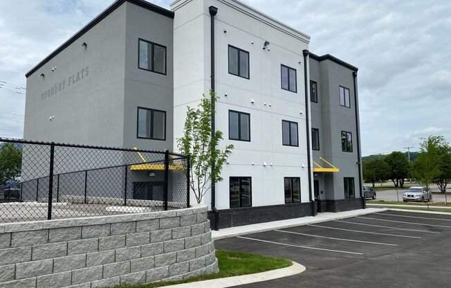 1 bed, 1 bath, 432 sqft, $995, Unit Unit 101 West 25th