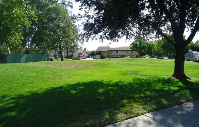Updated 2BR/1BA 2 Story Townhome in Park Like setting in Santee