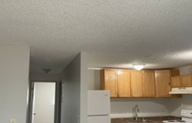 1 bed, 1 bath, 630 sqft, $1,250, Unit 35