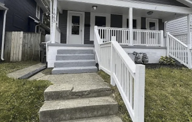 1661 S 4 ST