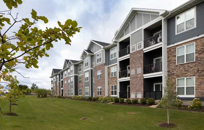 an exterior view of an apartment building