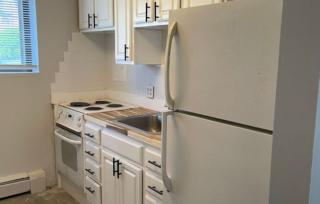 2 beds, 1 bath, 875 sqft, $960, Unit L104