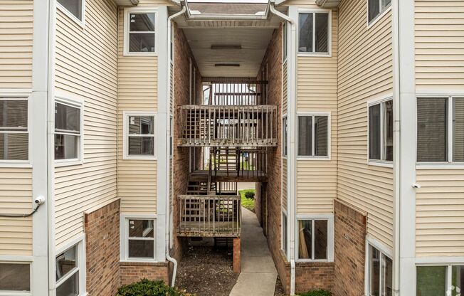 Newly Renovated 4 Bedroom Apartment Akron