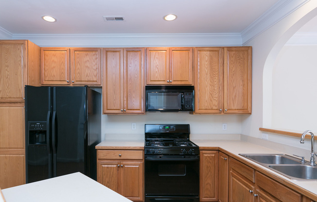 Spacious 3BR, 2.5BA End-Unit Townhome!