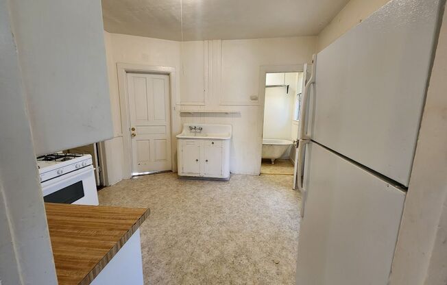 2 beds, 1 bath, $1,450