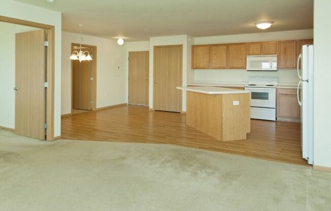 2 beds, 1 bath, 966 sqft, $1,300, Unit 221