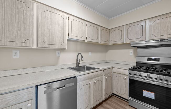 Quiet Norfolk Condo – Utilities & Parking Included!