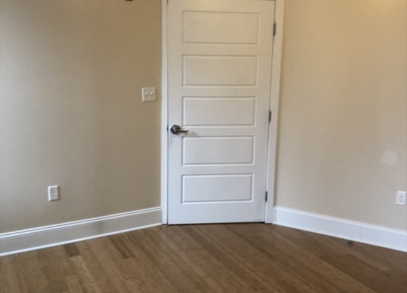 2 beds, 1 bath, 1,200 sqft, $3,200, Unit 502