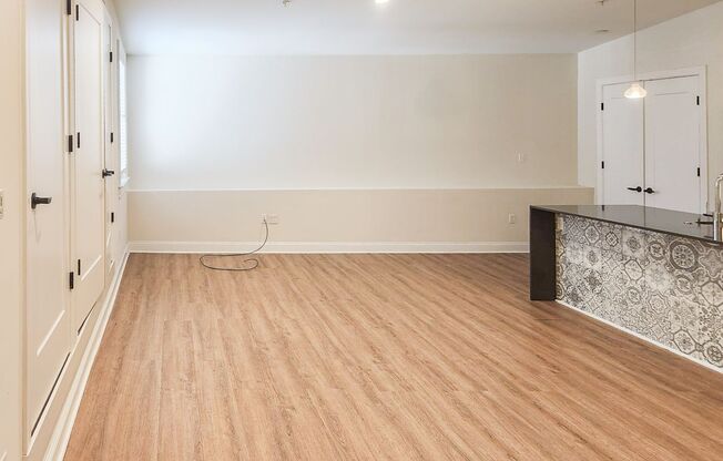216 W 9th 6647 Landlord (9th St Holding Co)