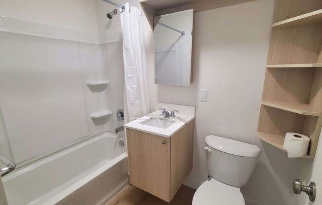 2 beds, 1 bath, 812 sqft, $3,050, Unit 101