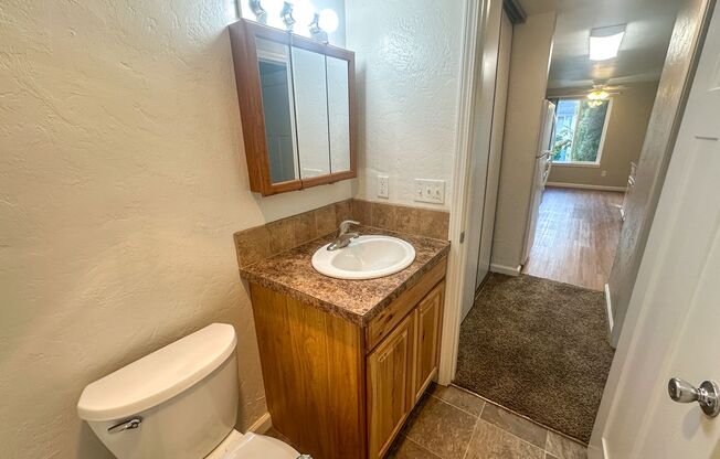 1 bed, 1 bath, 640 sqft, $1,050, Unit 19