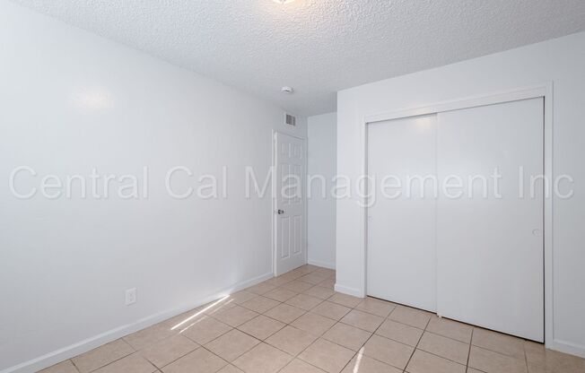 2 beds, 1 bath, 750 sqft, $1,150, Unit 3300 N Chester Apt A