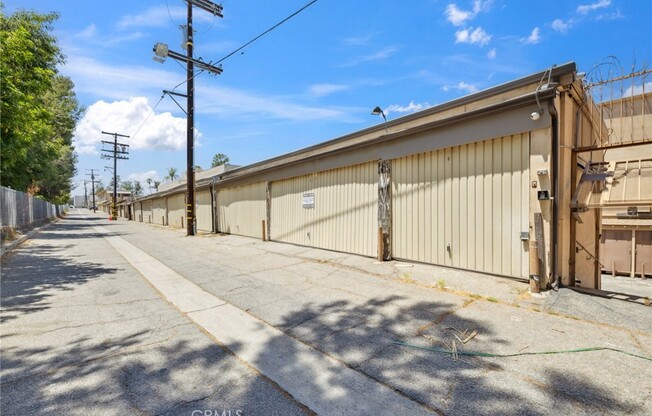 17000 BURBANK BLVD