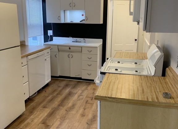 1 bed, 1 bath, 700 sqft, $1,925, Unit 2