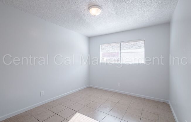 2 beds, 1 bath, 750 sqft, $1,150, Unit 3300 N Chester Apt A