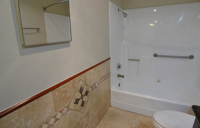 2 beds, 2 baths, 950 sqft, $2,795, Unit 215