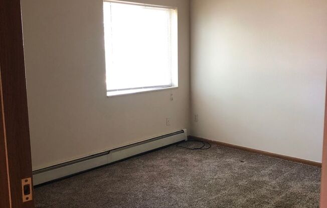 2 beds, 1 bath, 900 sqft, $899