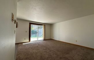 2 beds, 1 bath, $1,045, Unit Unit 5