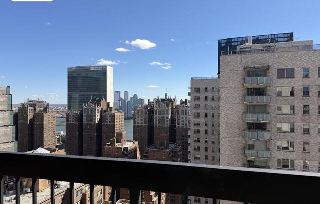 1 bed, 1.5 baths, 833 sqft, $4,850, Unit 31F