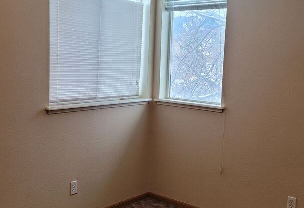 2 beds, 1 bath, 868 sqft, $1,700, Unit 14