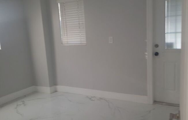 2 beds, 1 bath, 700 sqft, $2,300, Unit 1109-6