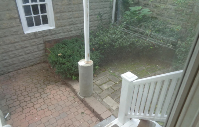 16 TEMPLETON PKWY