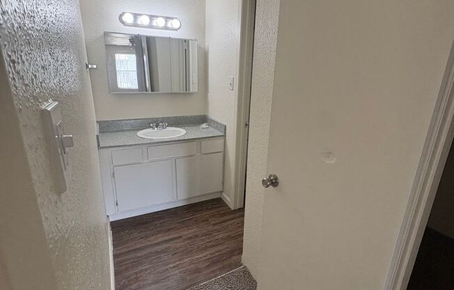 1 bed, 1 bath, $999, Unit 2303