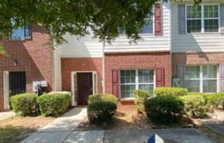 Spacious 3-bedroom townhouse in Riverdale