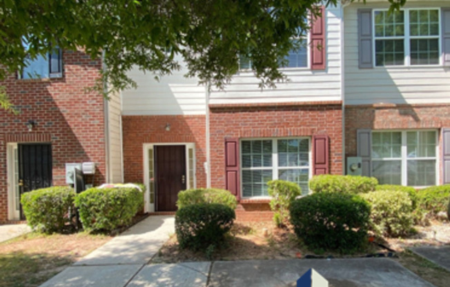 Spacious 3-bedroom townhouse in Riverdale