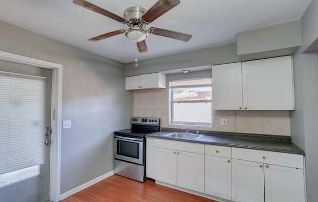 2 beds, 1 bath, 850 sqft, $1,495, Unit 1306 Altaloma Ave