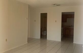 2 beds, 1 bath, 890 sqft, $1,050, Unit Ronbel Guerrero 1