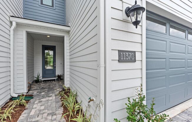 3 Bed/ 2.5 Bath Townhome in E-Town Available Now!