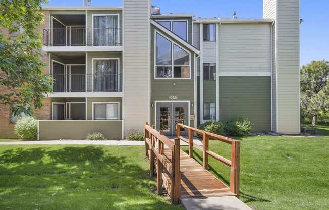 Courtyard View at Horizon East Apartments