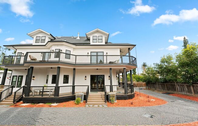 $11,995 - Stunning Executive Estate in Willow Glen