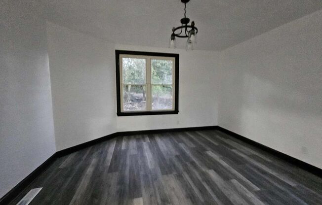 Charming 4 Bedroom 1 Bathroom Home for Rent!