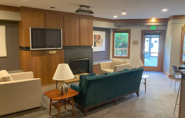 1 bed, 1 bath, $2,275, Unit Unit 461