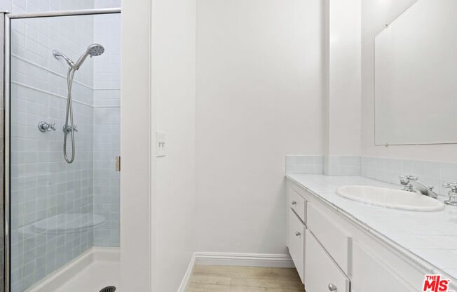 1 bed, 2 baths, 1,076 sqft, $3,400, Unit 703