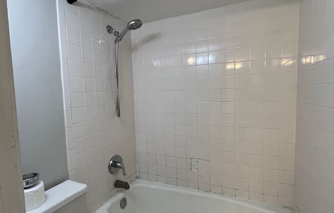 2 beds, 1 bath, $2,000