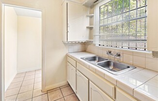 1421 1/2 E 108 ST